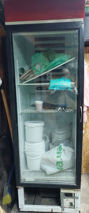 Продам витринный холодильник в рабочем состоянии.