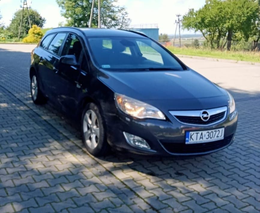 Opel Astra IV Tourer