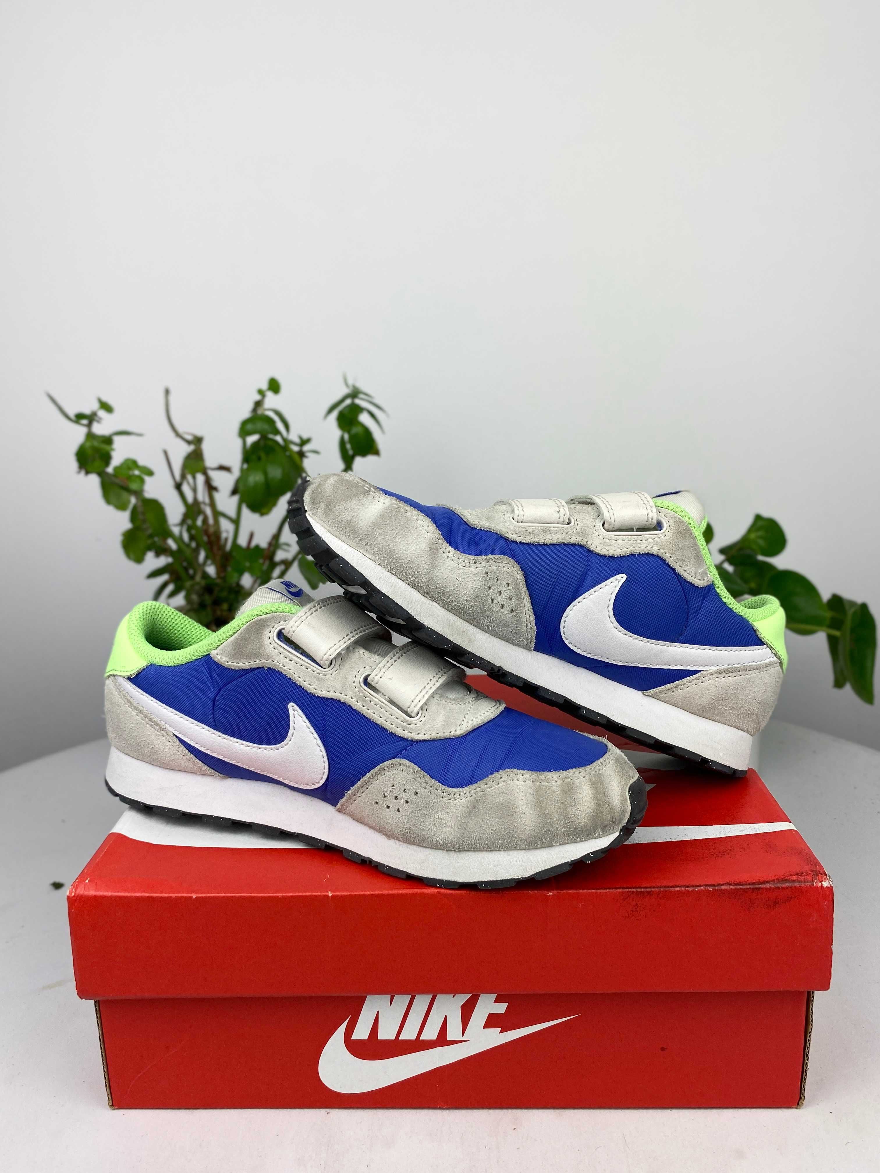 białe szare niebieskie zielone buty nike md valiant r. 35