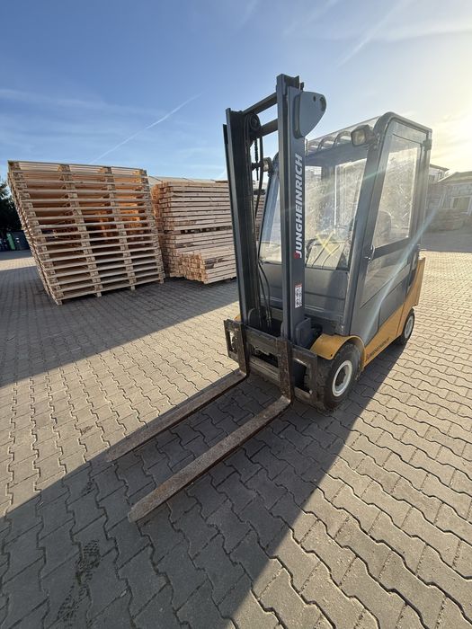 Wozek widlowy Jungheinrich TFG320 rok 2008 udzwig 2t