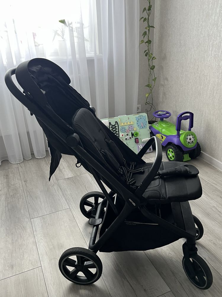 Продаю прогулочную коляску Carello Corsa