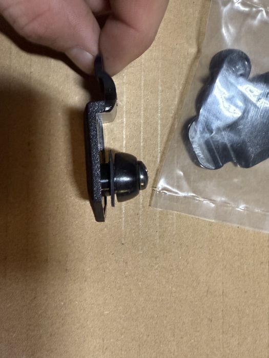 Zawias szyby tylne uchylnej fiat 126p