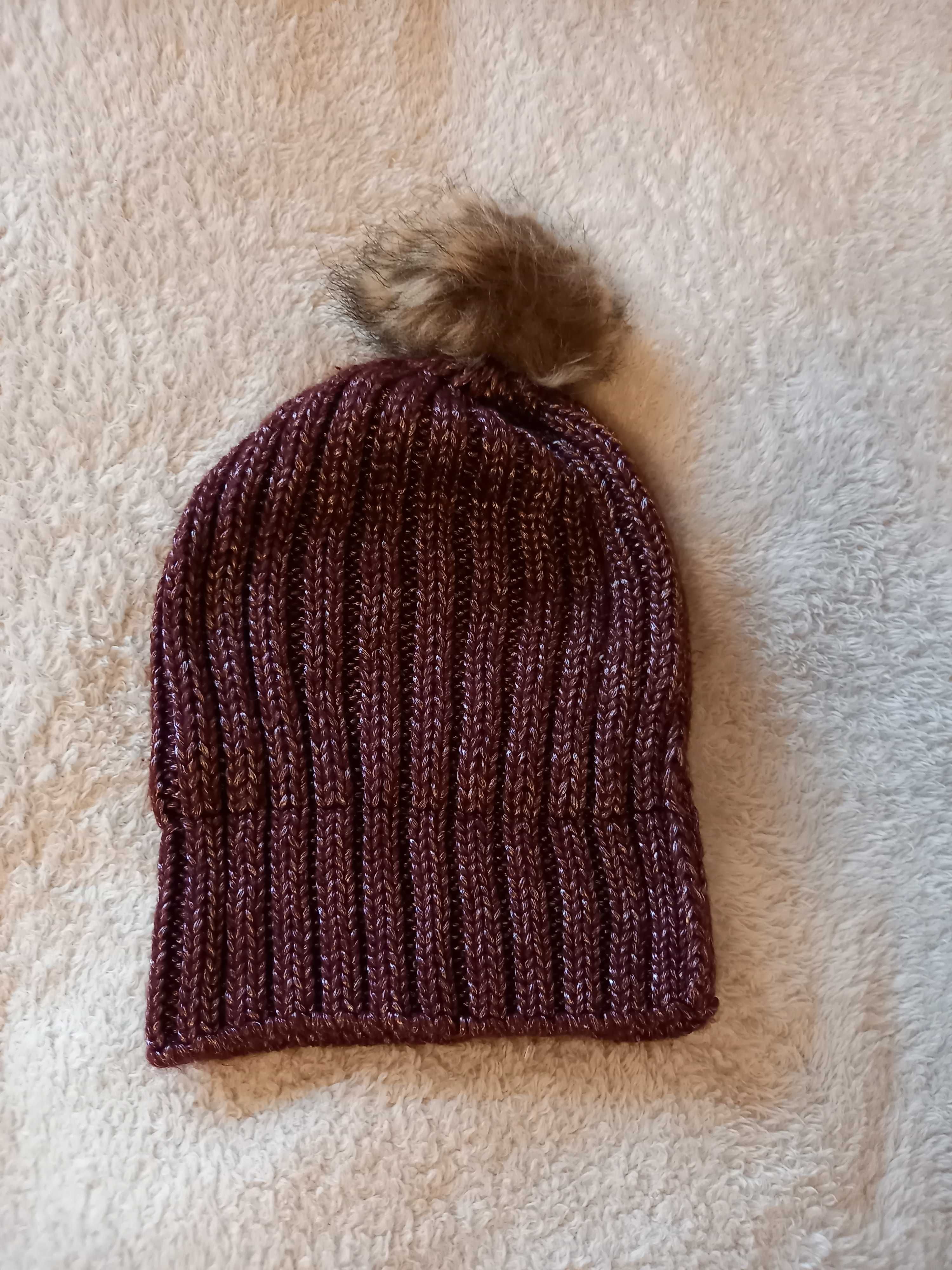 Damska czapka zimowa z pomponem