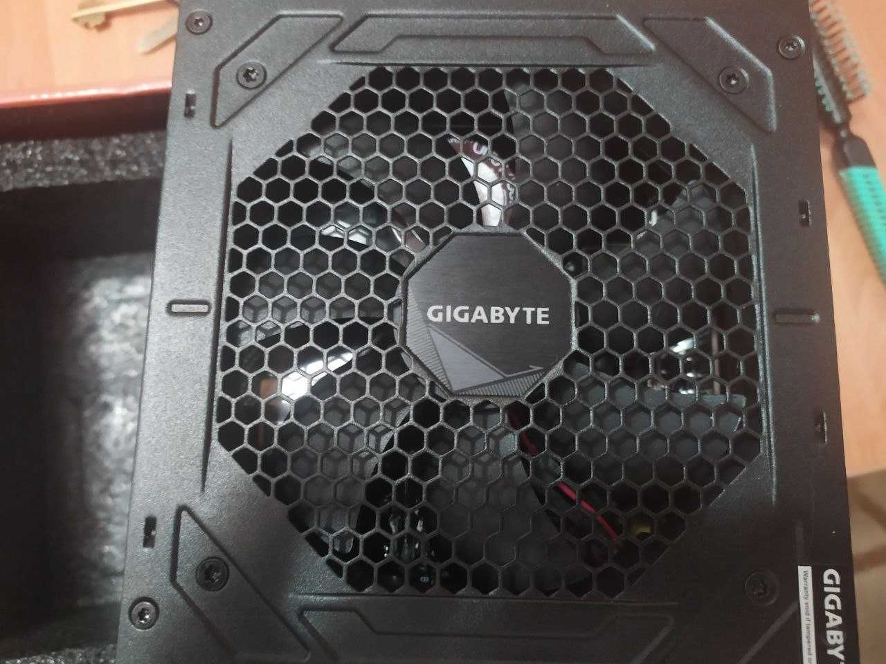 Блок живлення GIGABYTE UD1000GM (GP-UD1000GM)