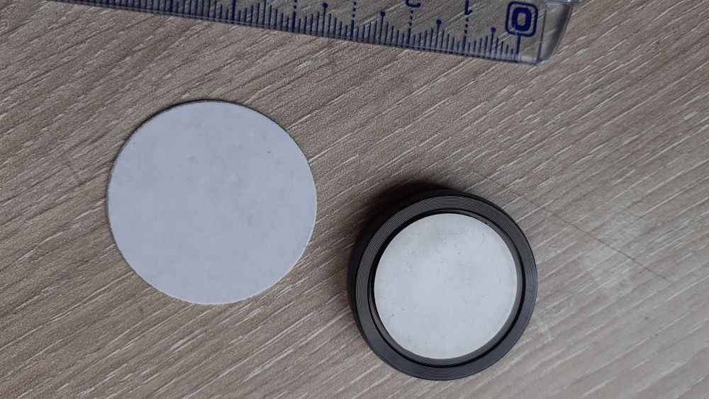 Suporte magnético para telemóvel no carro