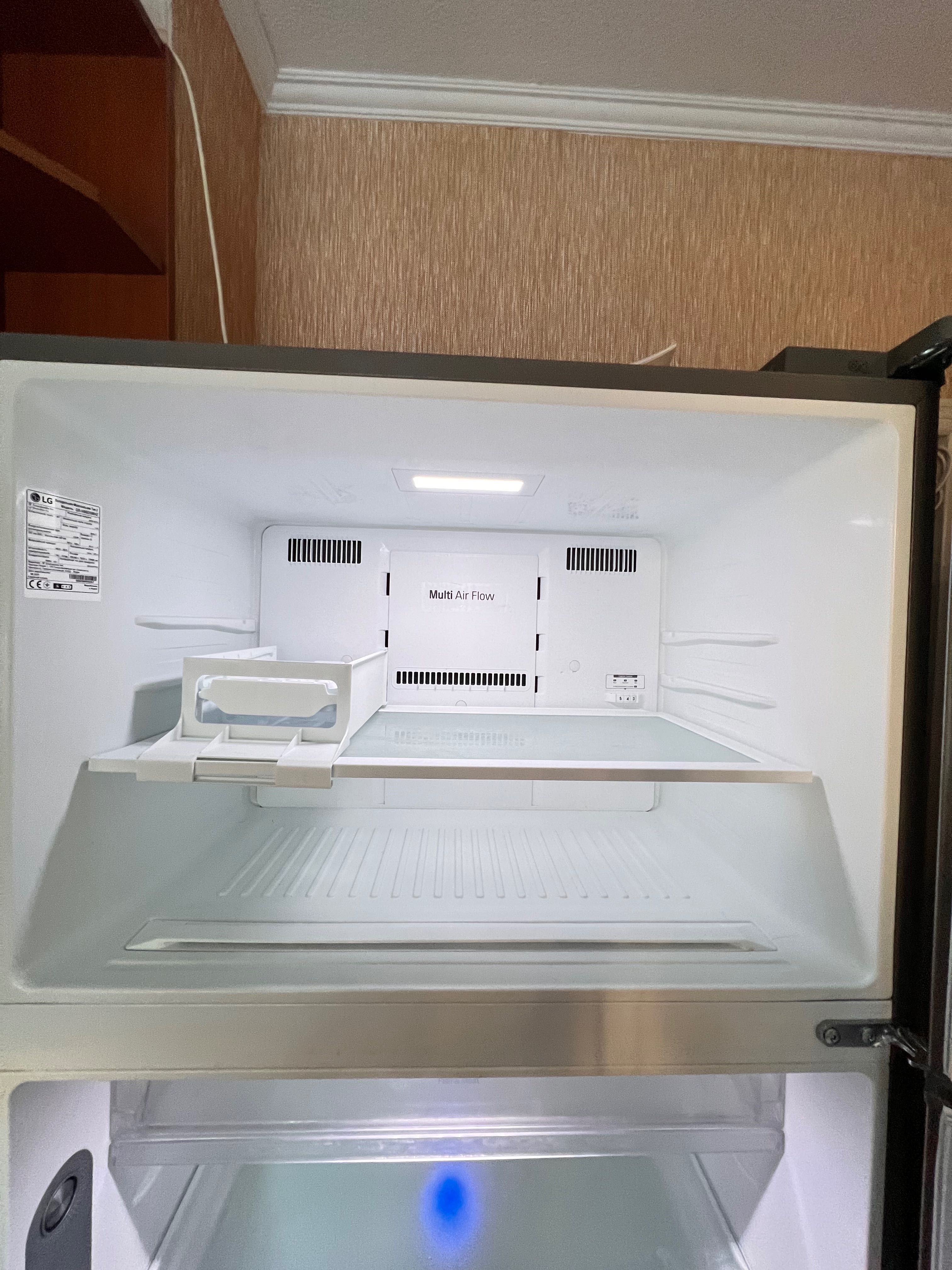 Продам великий холодильник LG