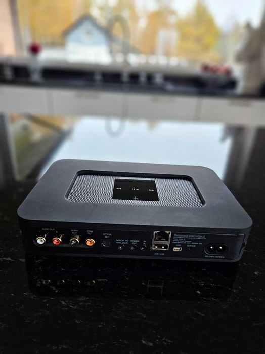 Bluesound Node 2i strumieniuje muzykę do dowolnego systemu audio