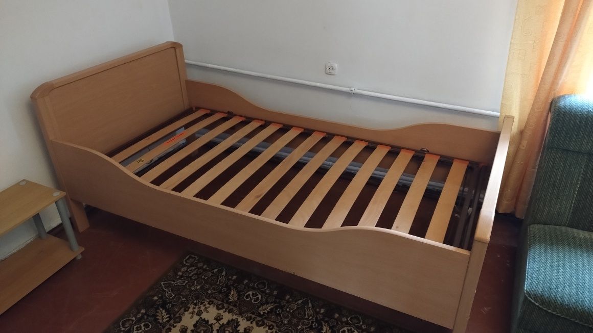 Łóżko 100x200 solidne , regulacja wysokości