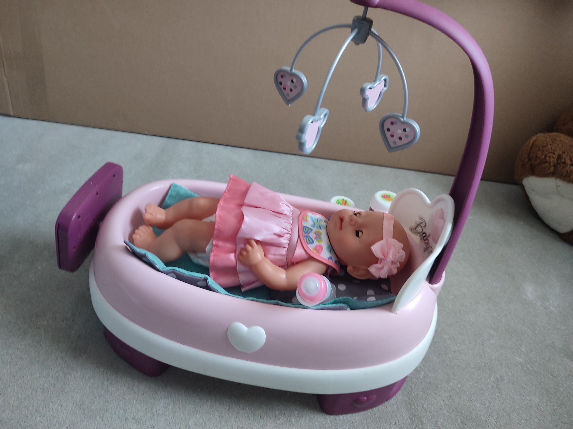 Łóżeczko z lalką Babynurse