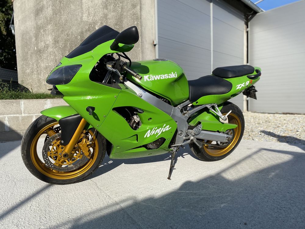 Kawasaki Ninja 900