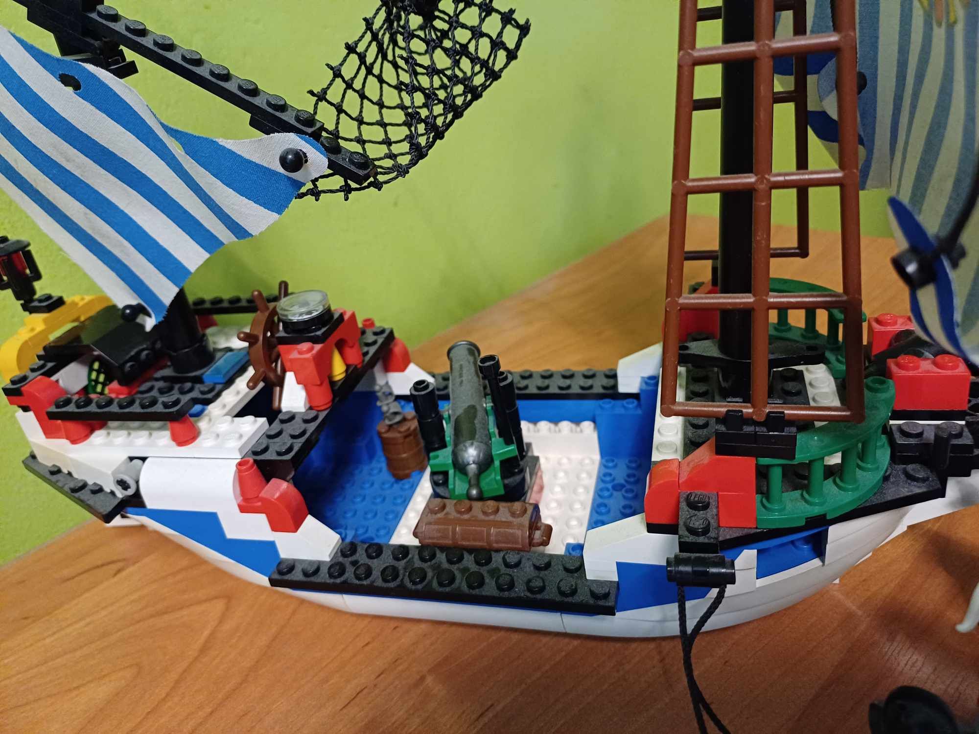 Lego pirates 6280 armada flagship