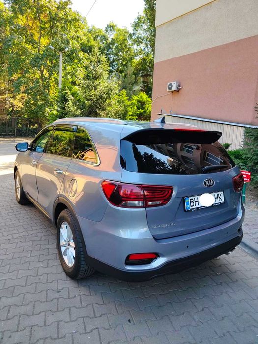 Машина Kia Sorento CRDI 2.4L 2019 года 42500 Км Идеал