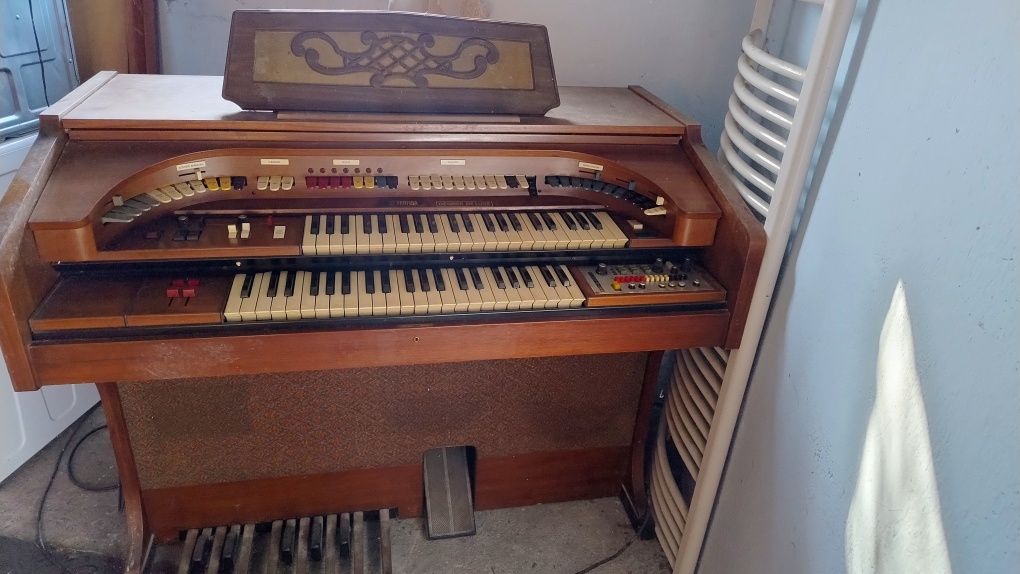 Organy elektryczne Manufactured by Farfisa mod N o 112472