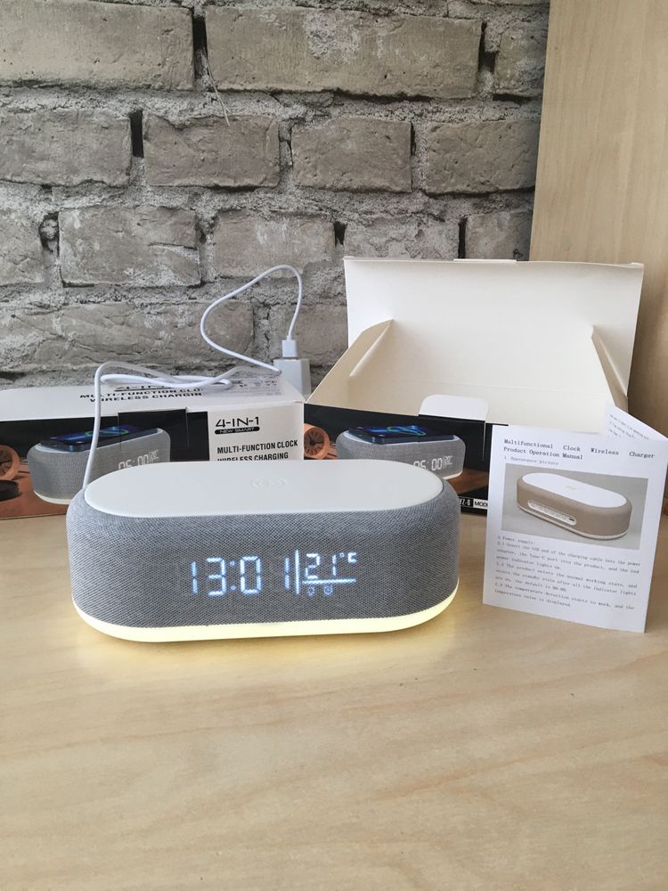 Беспроводная зарядка 15W, часы, термометр,ночьник, 4в1