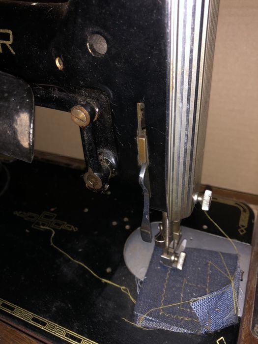Maszyna Singer do szycia elektryczna zabytkowa EH146587 vintage