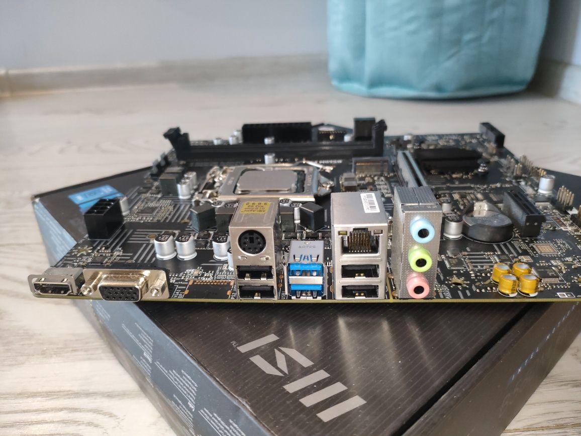 Płyta główna MSI B560M PRO-E razem z Intel Core i3-10100f