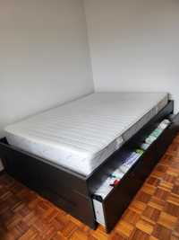 Cama casal padrão com colchão