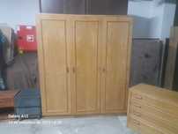 Roupeiro 3 portas com gavetas e prateleiras
