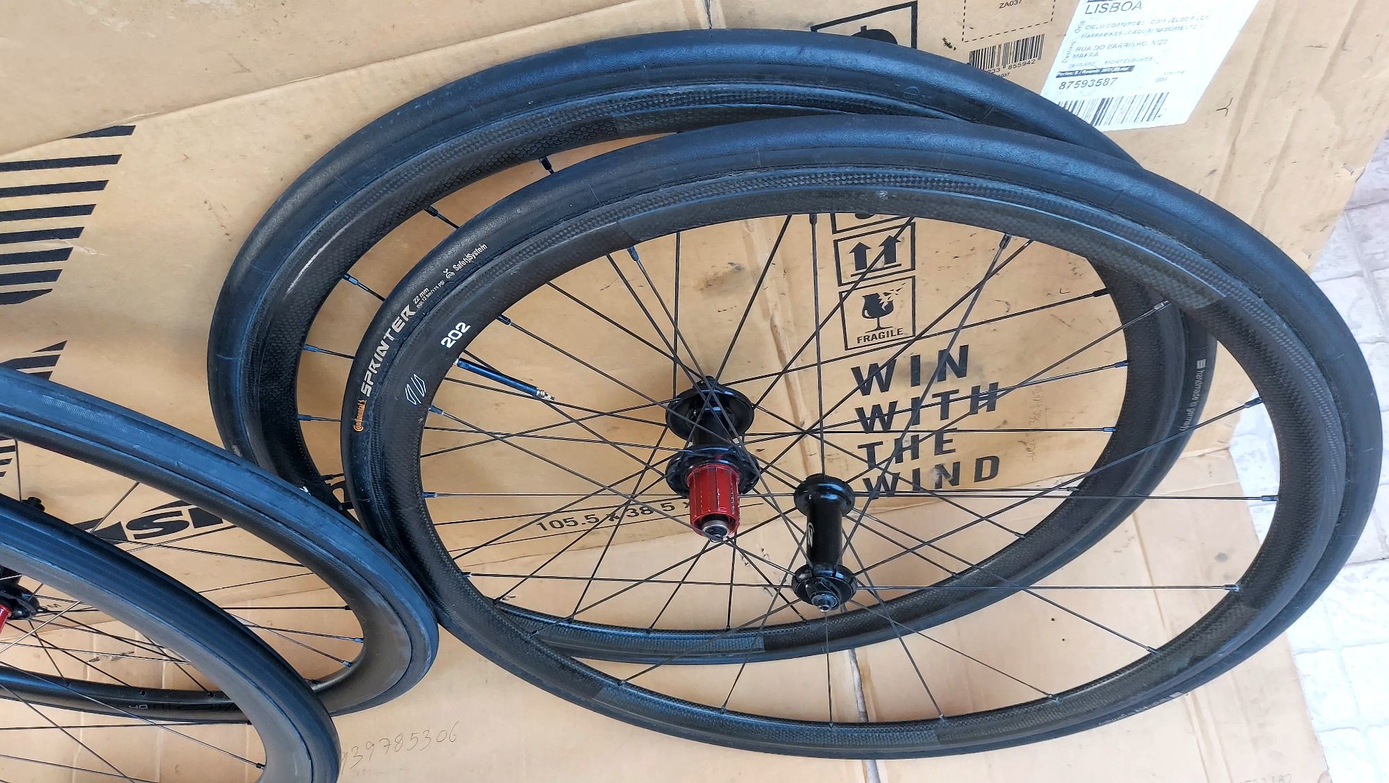Rodas carbono Roval CLX40 e Zipp 202