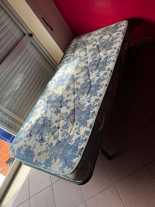 Cama solteiro usada