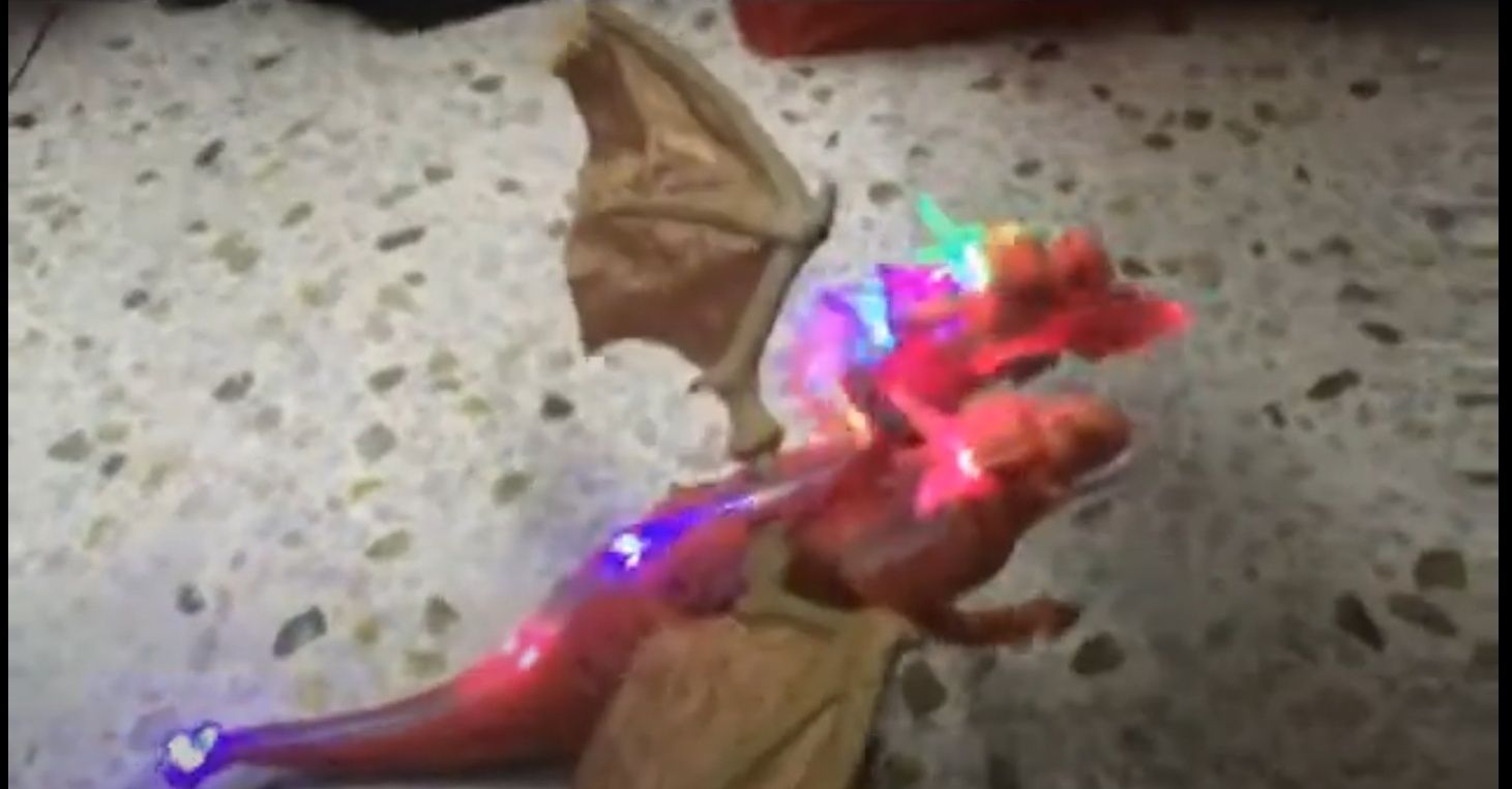 Dinossauro 3 cabeças com luz e som