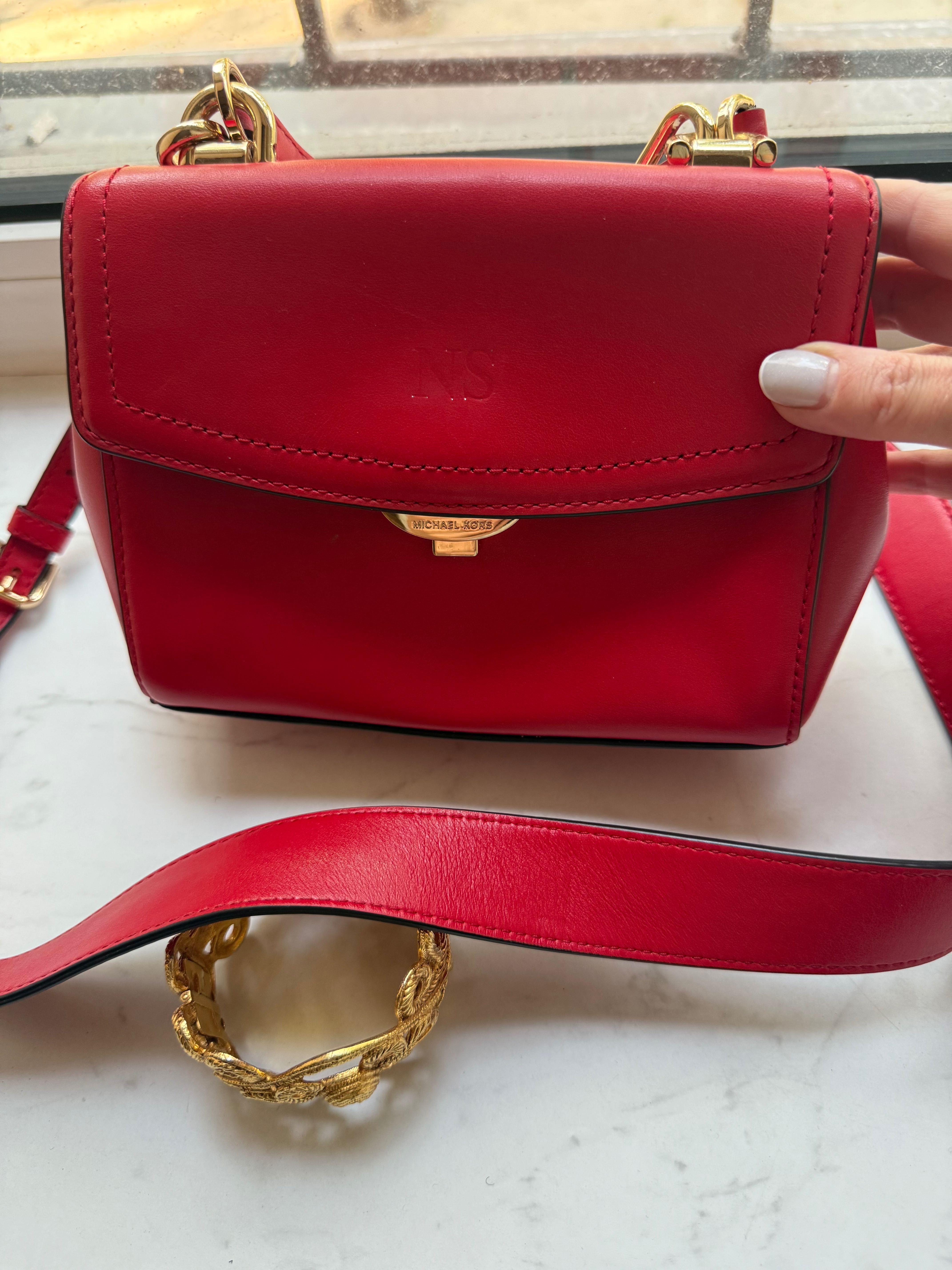Продам очень красивую сумку Michael Kors