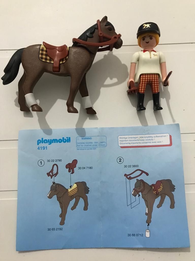 Playmobil Cavalo Shire com Groomer e Estábulo