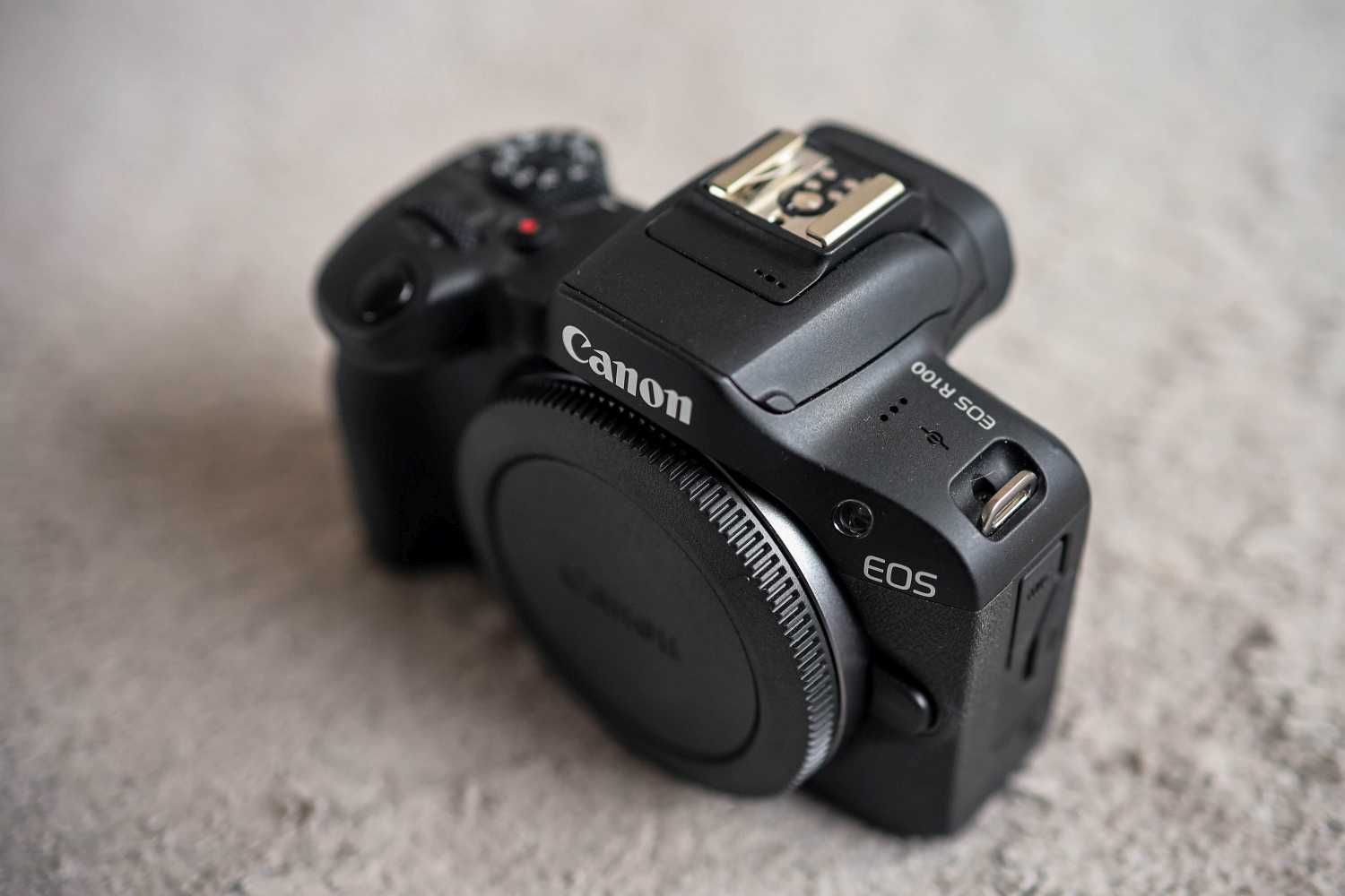 CANON EOS R100 - IDEAŁ, jak nowy - raz użyty. Bezlusterkowiec