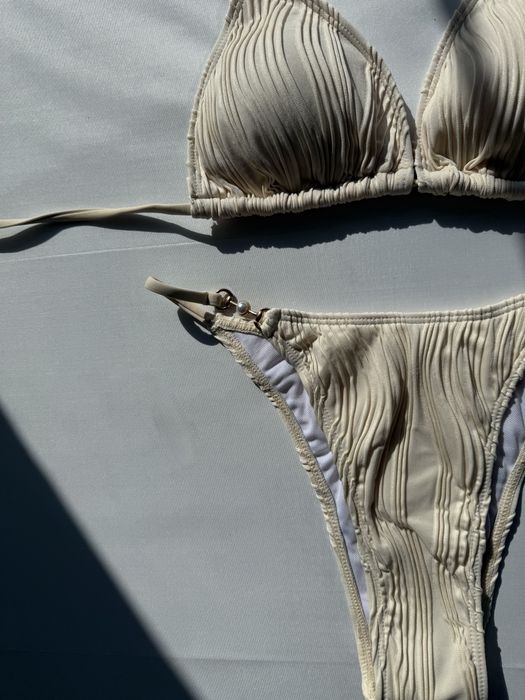 Ніжний молочний купальник