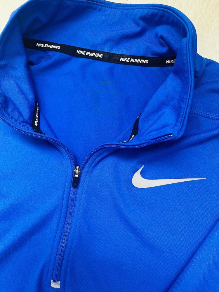 Продам спортивну кофту Nike
