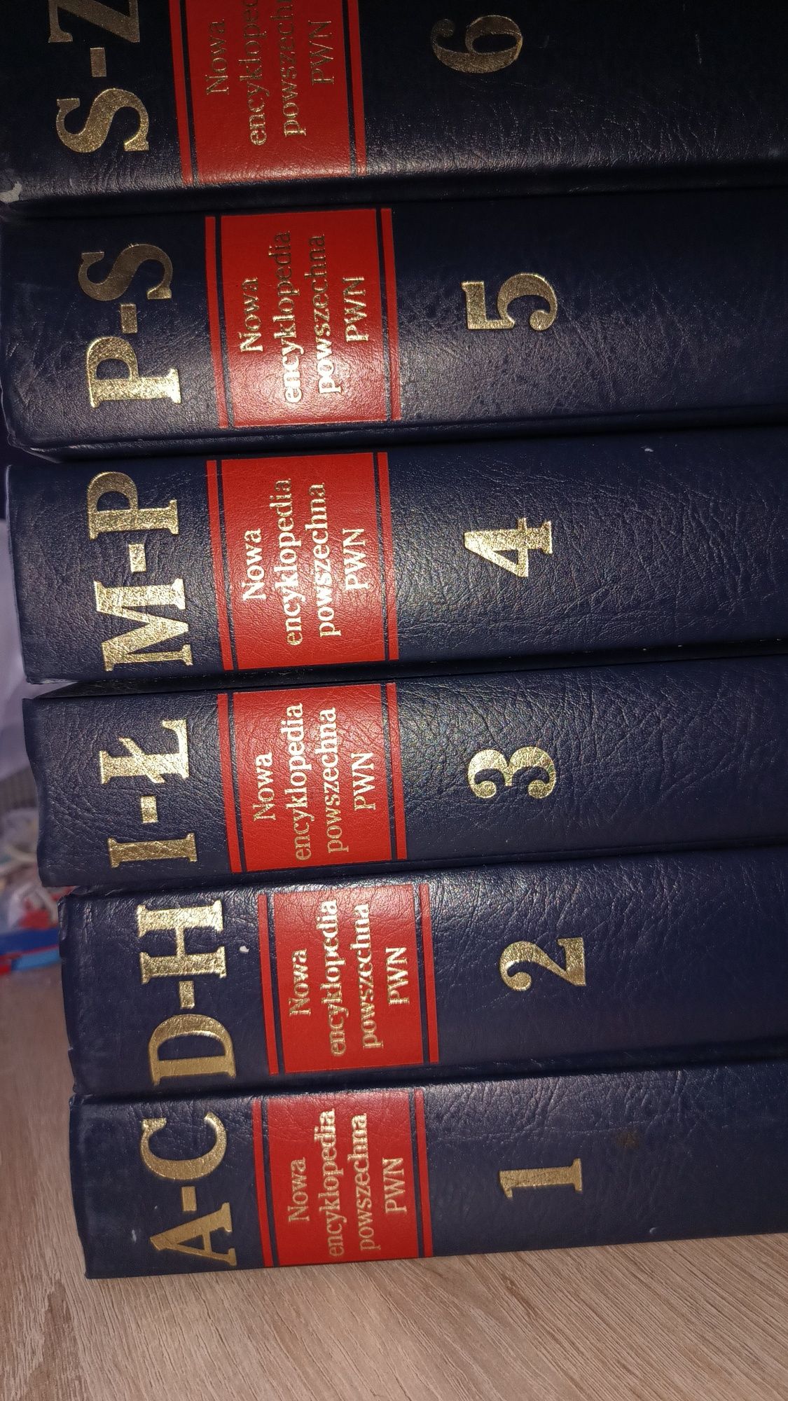 6 tomów encyklopedia PWN 1996 rok
