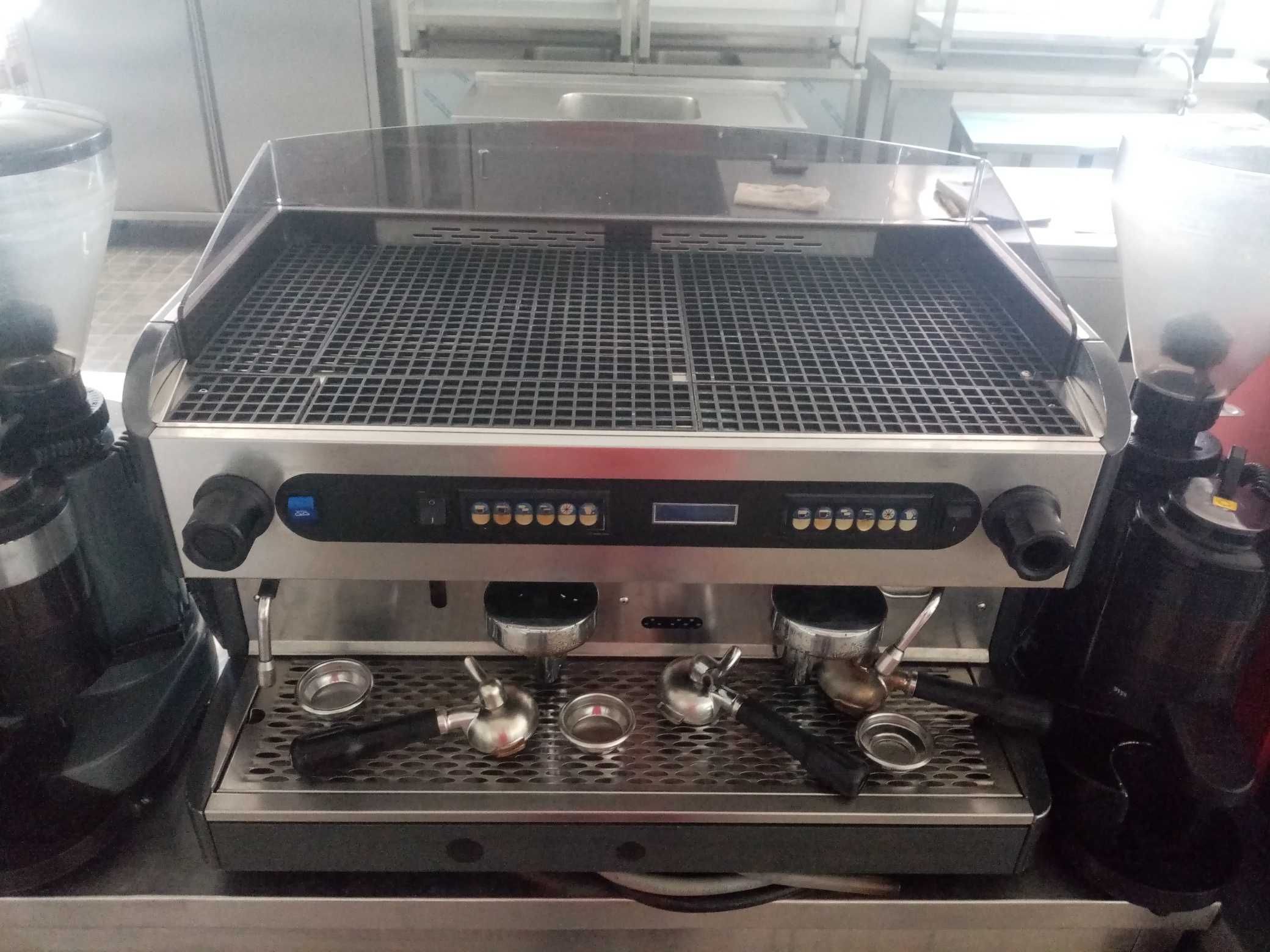 ACM1308 - Máquina de Café com 2 Grupos PROMAC - Usada