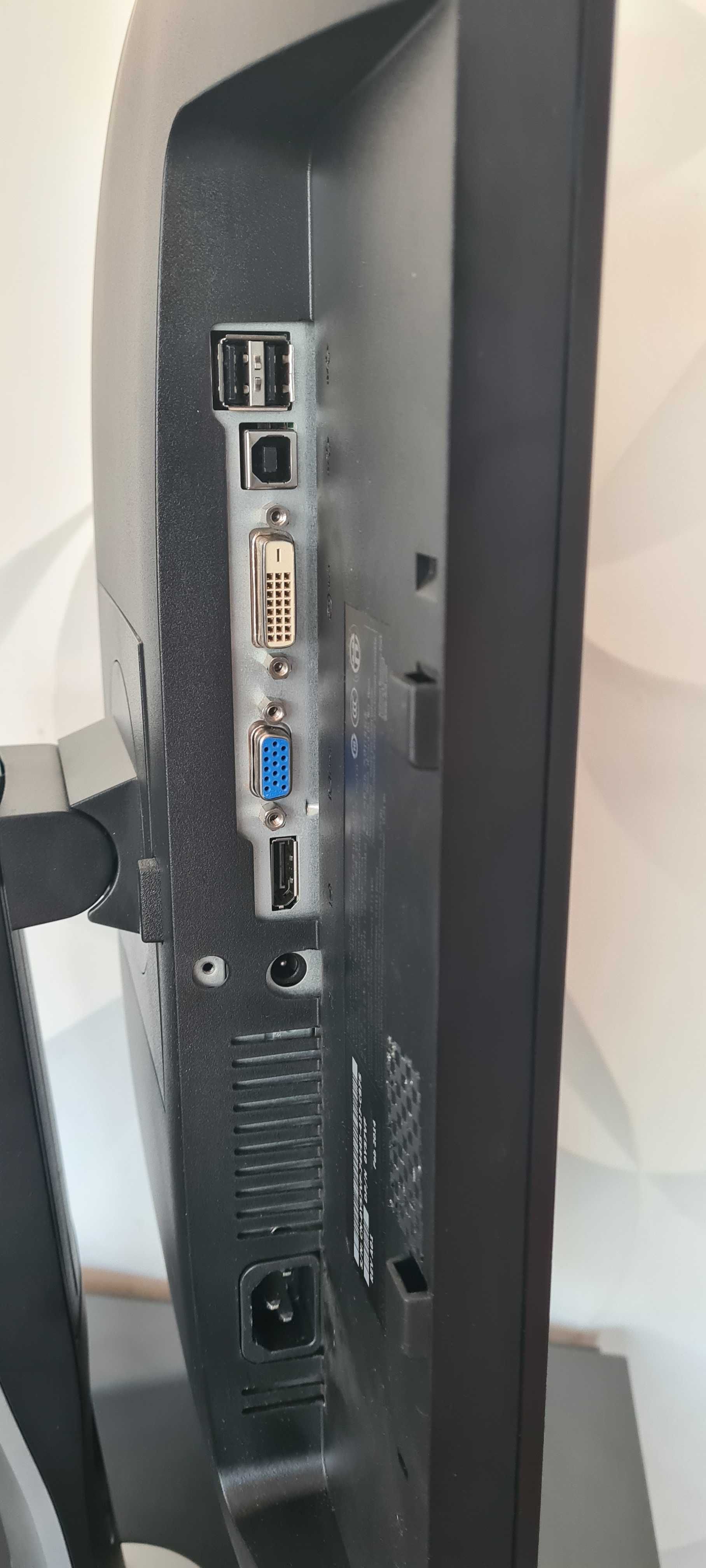 DELL Monitor 22"  1680 x 1050   -  piwot