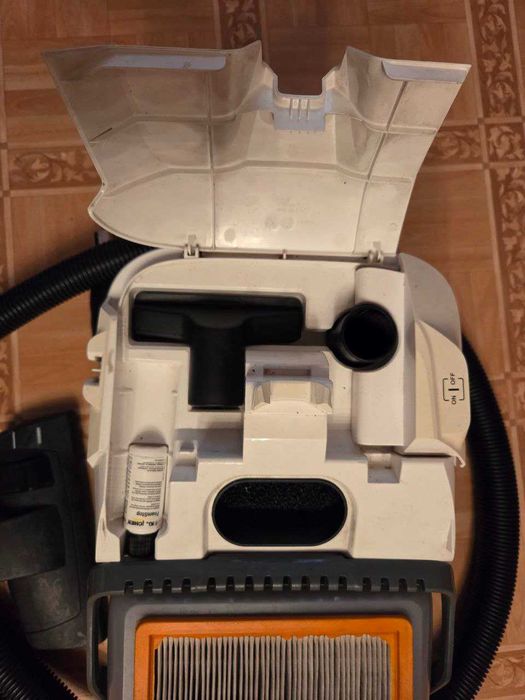 Продаю миючий пылесос Karcher mediclean DS 6000