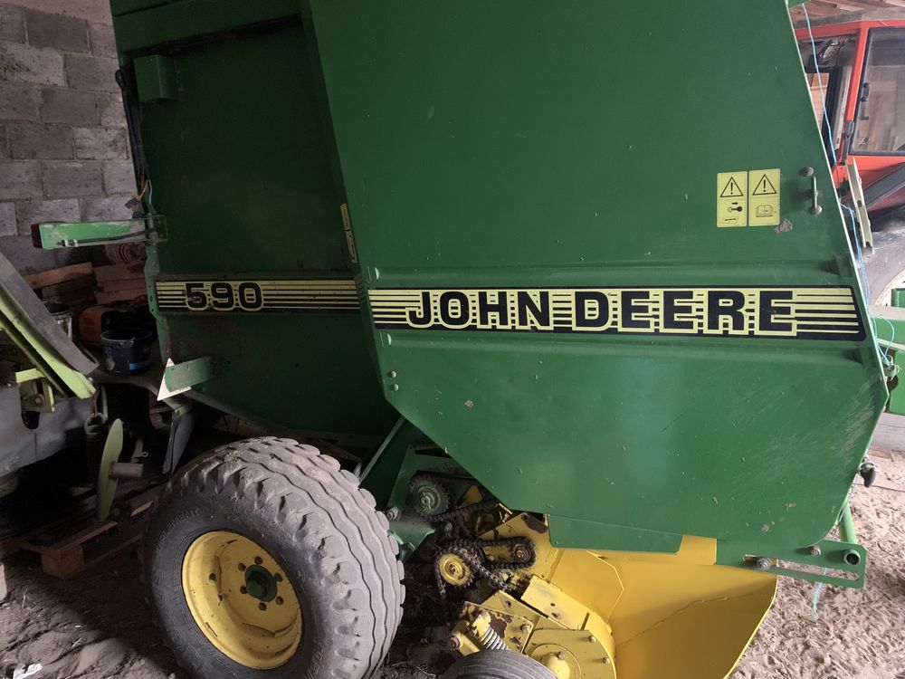 Prasa rolująca belująca rolka John Deere 590