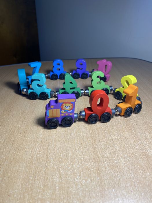 Магнітний потяг з цифрами