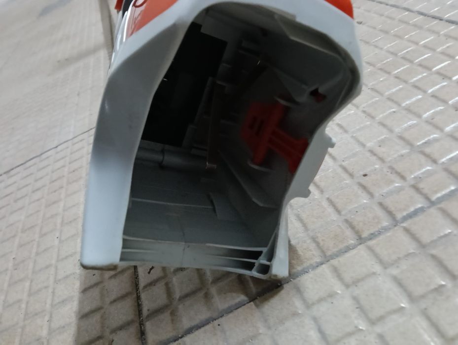 Roçadora marca still com bateria e carregador 60 em muito bom estado