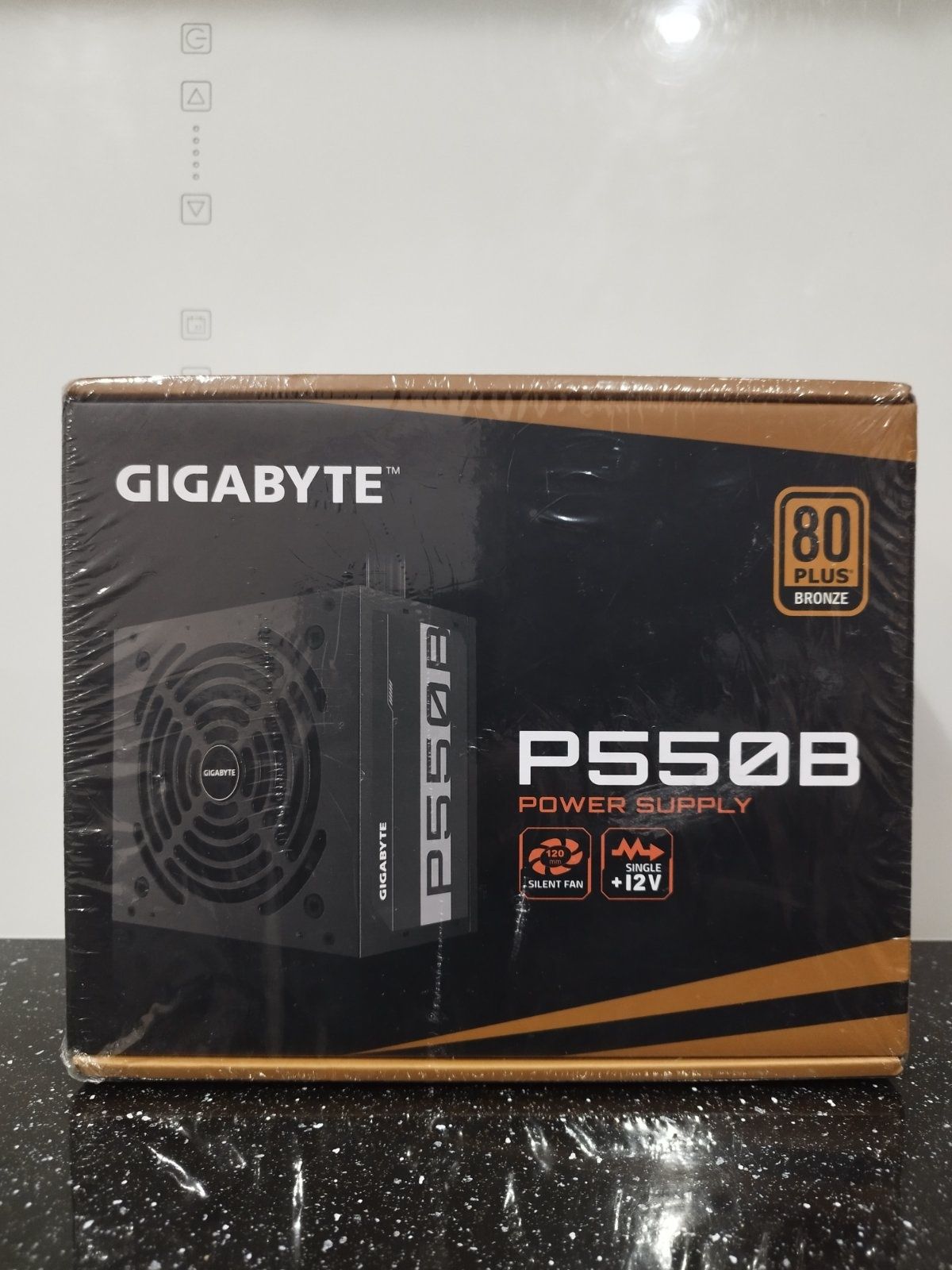 Комп'ютерний блок питания-живленя GIGABYTE P550B