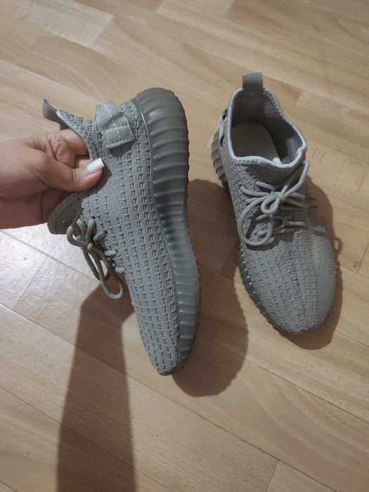 Продам кроссовки женские р 39