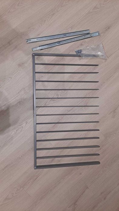 Akcesorium do szafy IKEA KOMPLEMENT 21877 –wysuwany wieszak na spodnie