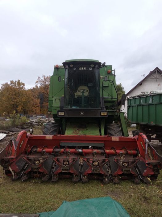 Kombajn JOHN DEERE 1075 , Przystawka do kukurydzy