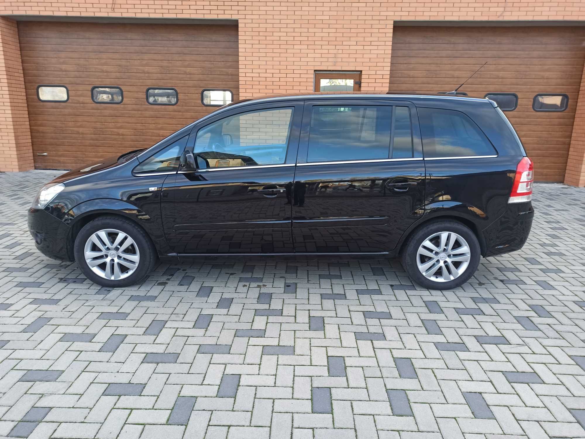 Опель Зафіра Opel Zafira 2011