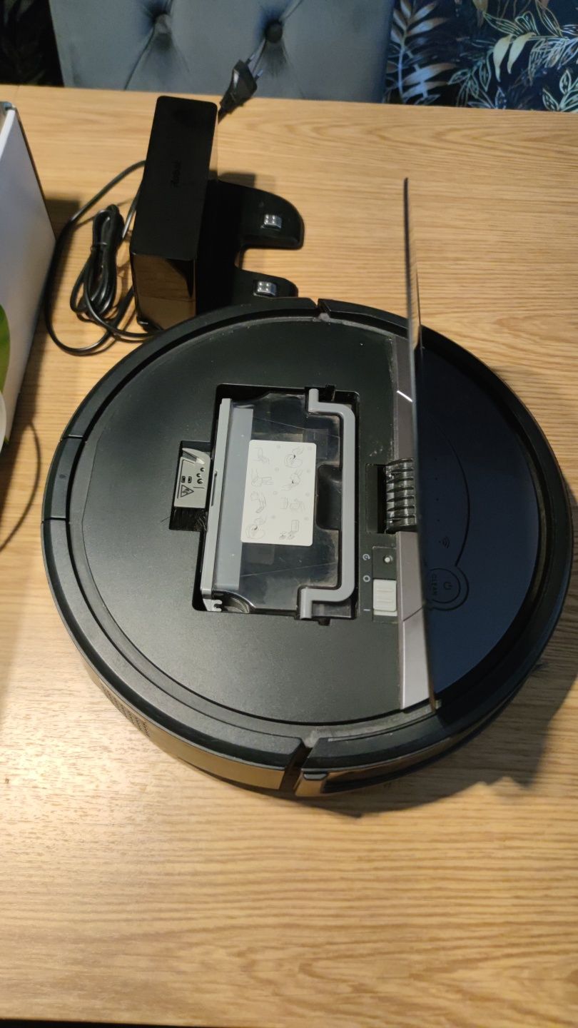 Robot sprzątający IROBOT Roomba  2szt 
Robot sprzątający IROBOT Roomba
