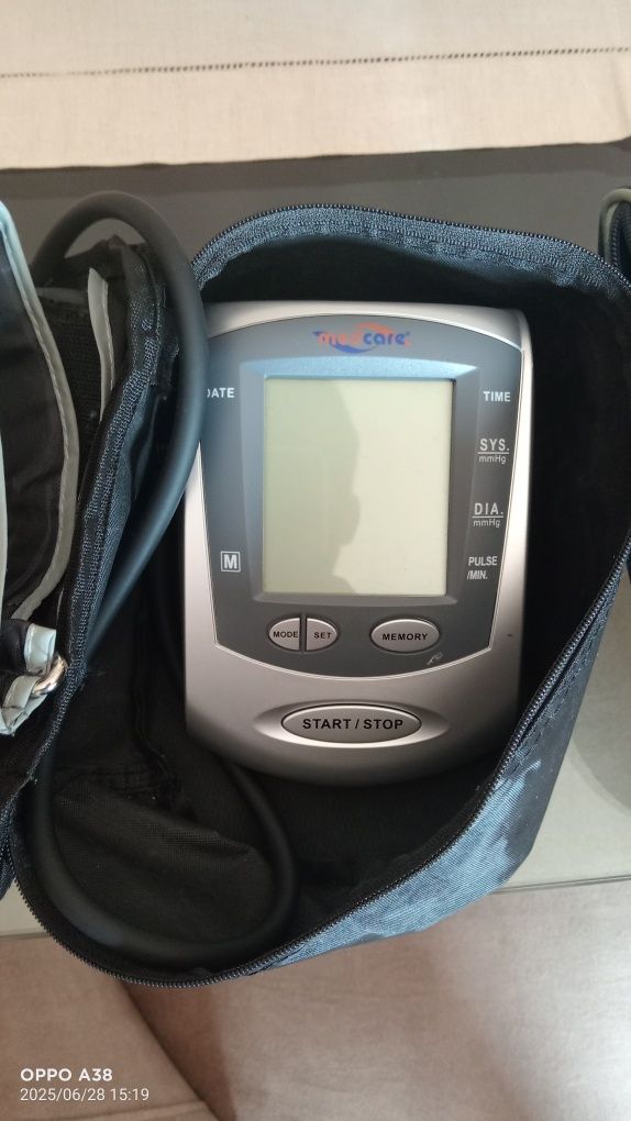 Vários aparelhos de medir a tensão