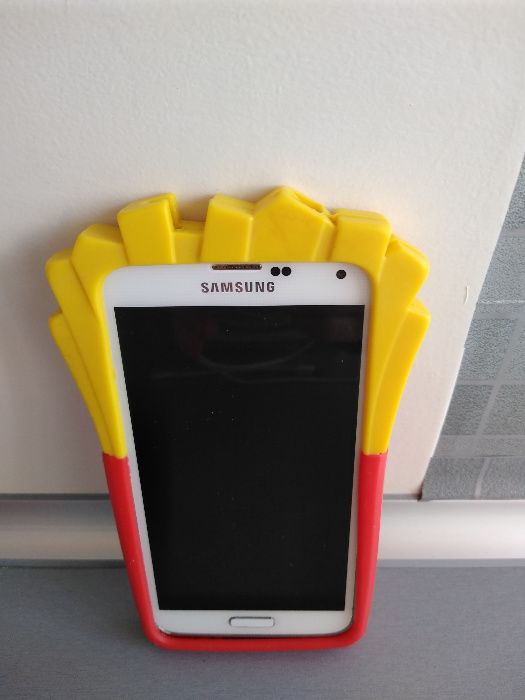 Etui Moschino na telefon