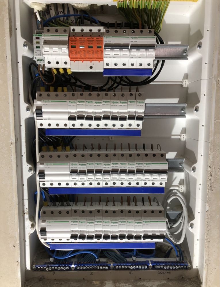 Elektryk-Usługi elektryczne instalacje elektryczne Pomiary elektryczne