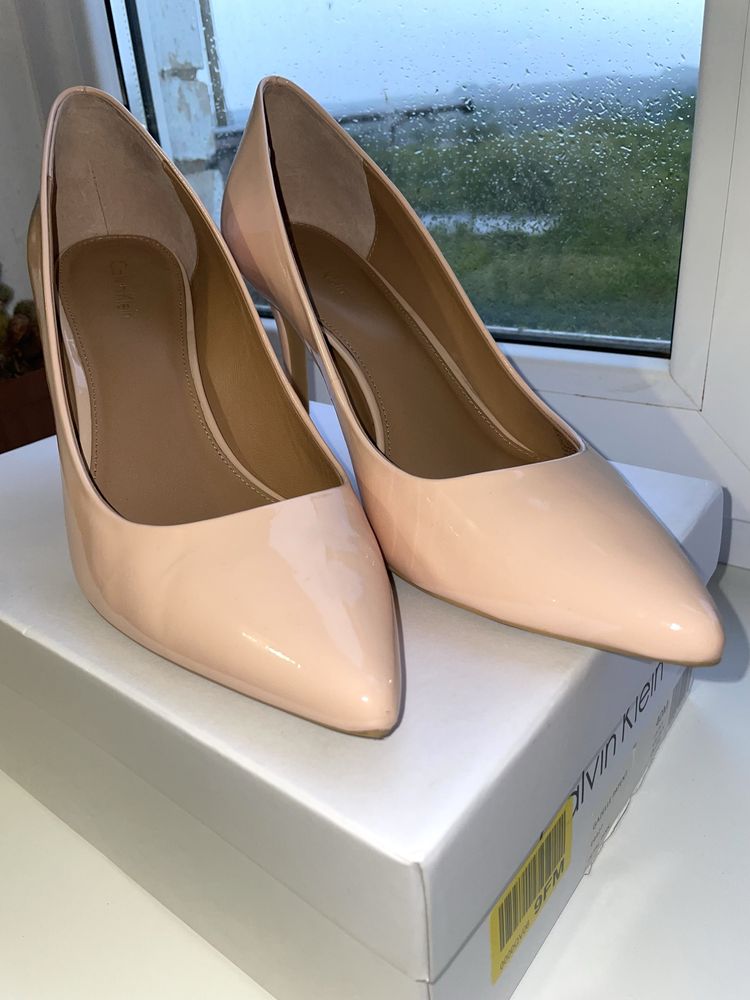 Туфлі лодочки Calvin Klein розмір 40-41
