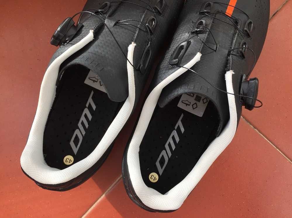 NOVOS sapatos DMT ciclismo nr. 42 grande com encaixes tipo shimano