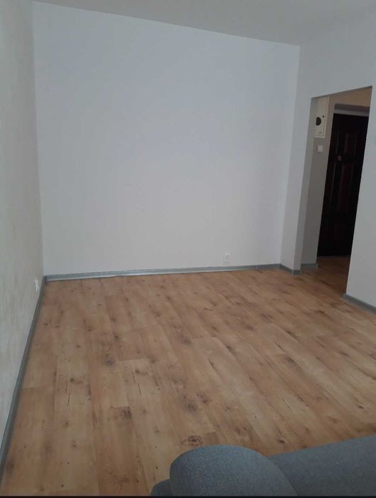 Kawalerka mieszkanie do wynajęcia parter blisko centrum klimatyzacja