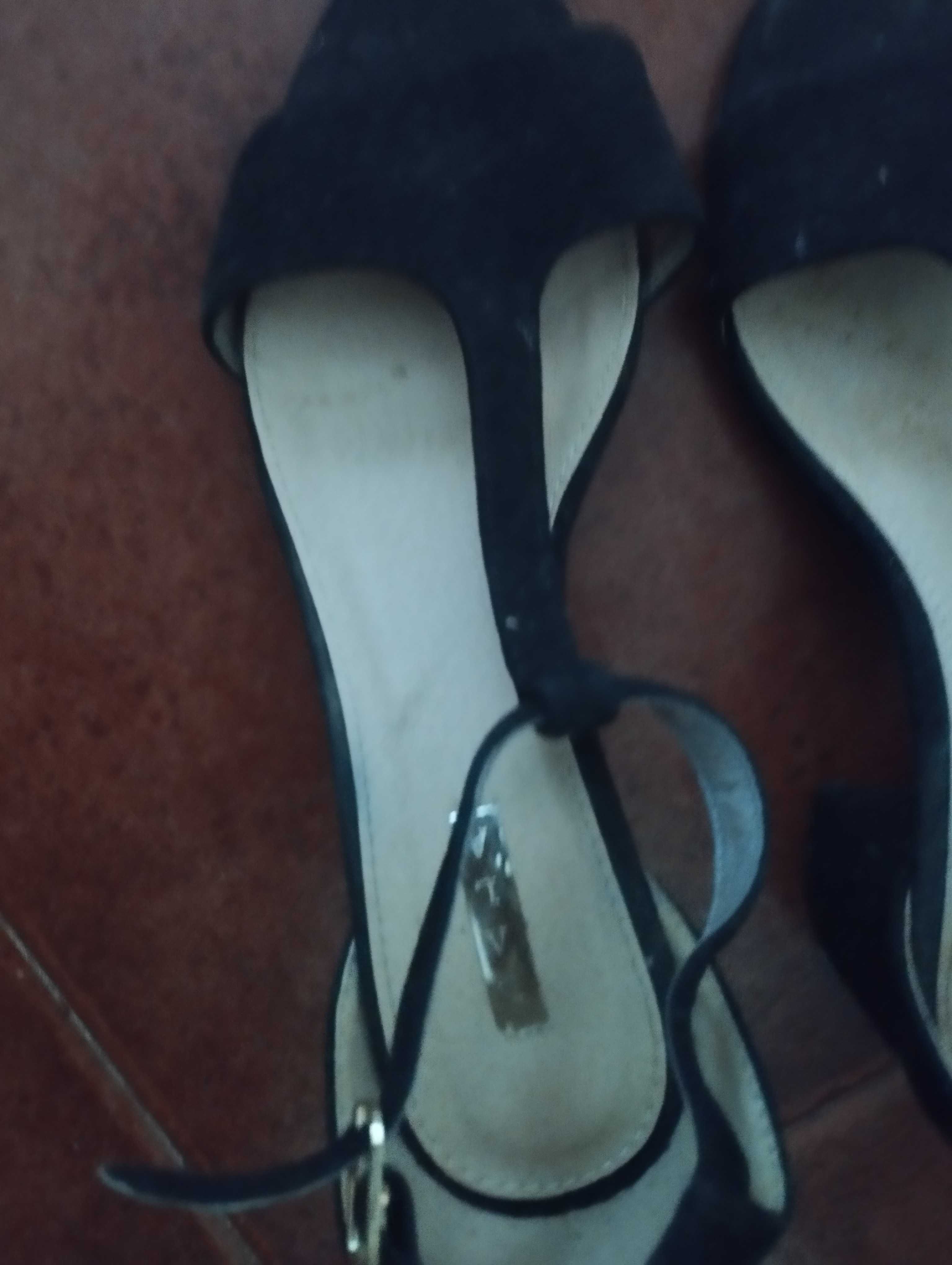 Sapatos pretos mulher